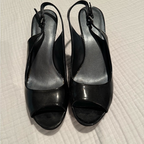 9.5! Black Shine Nine West Strappy Heels - Picture 3 of 10